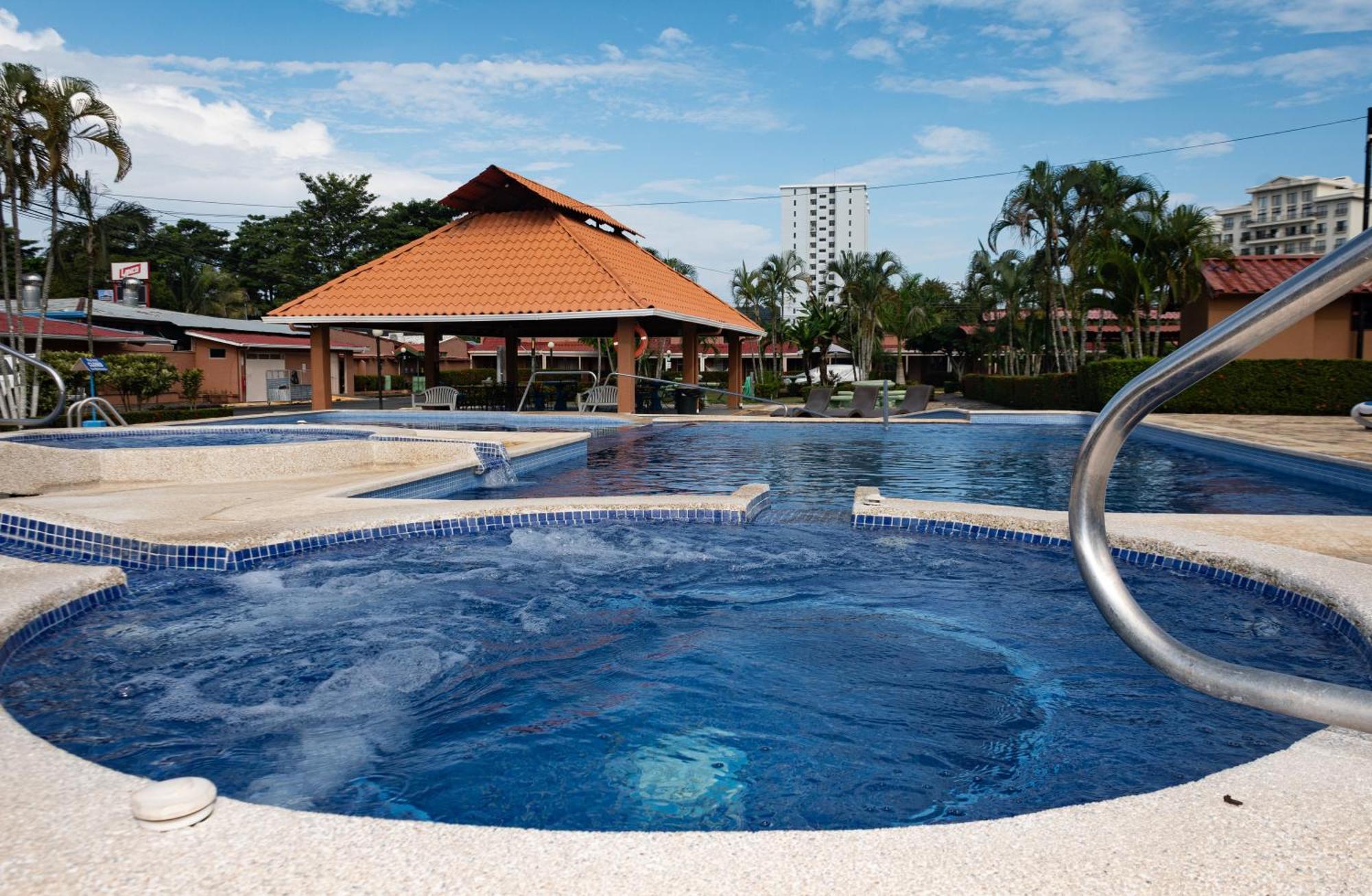 Couple'S Beach Villa C63 Covered Terrace - Walk To Ocean Dining Jaco Exterior photo